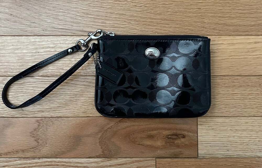 Coach F52282 Small Wristlet Black Patent Leather